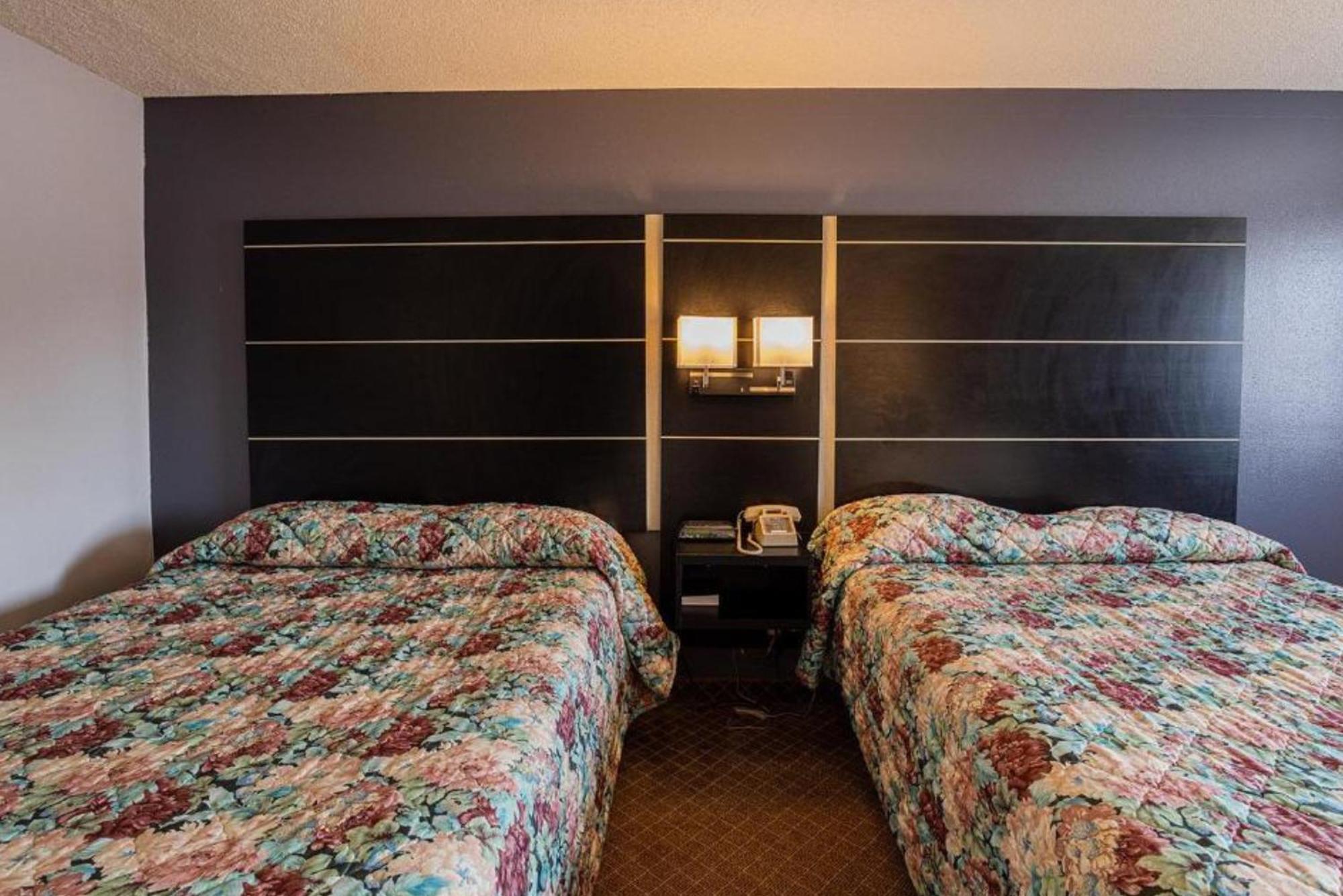 Coratel Inn & Suites By Jasper Hastings Exterior photo